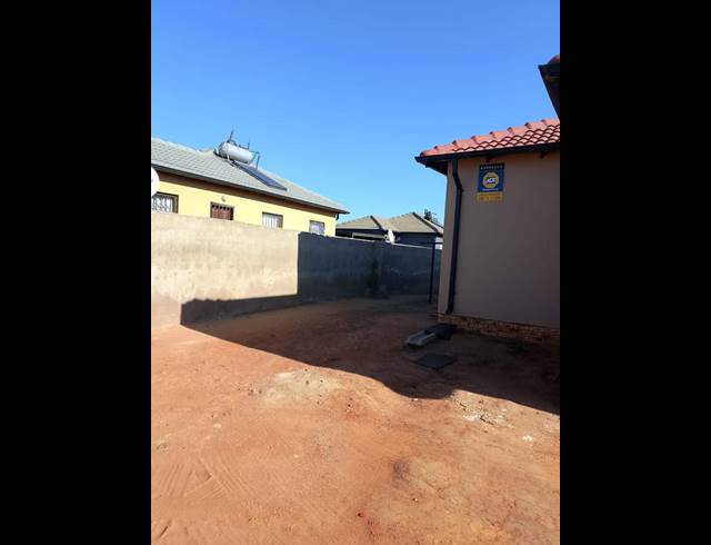 3 BEDROOM PROPERTY TO RENT IN CRYSTAL PARK